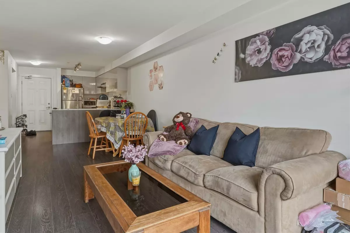 Family Room Photo of 313 10688 140 Street, Surrey, BC