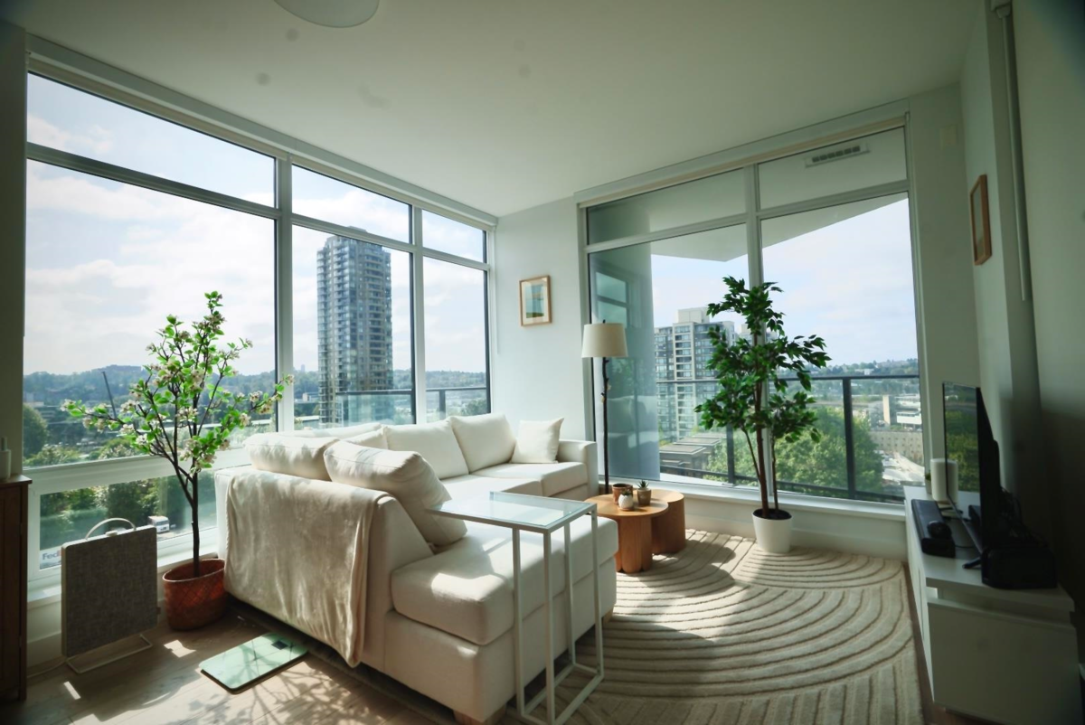 Living Room Photo of 802 2181 Madison Avenue, Burnaby, BC