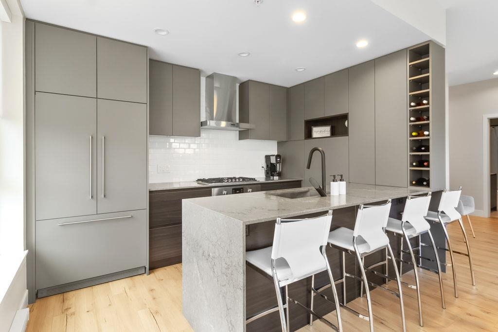 Kitchen Photo of 122 55 Klahanie Drive, Port Moody, BC