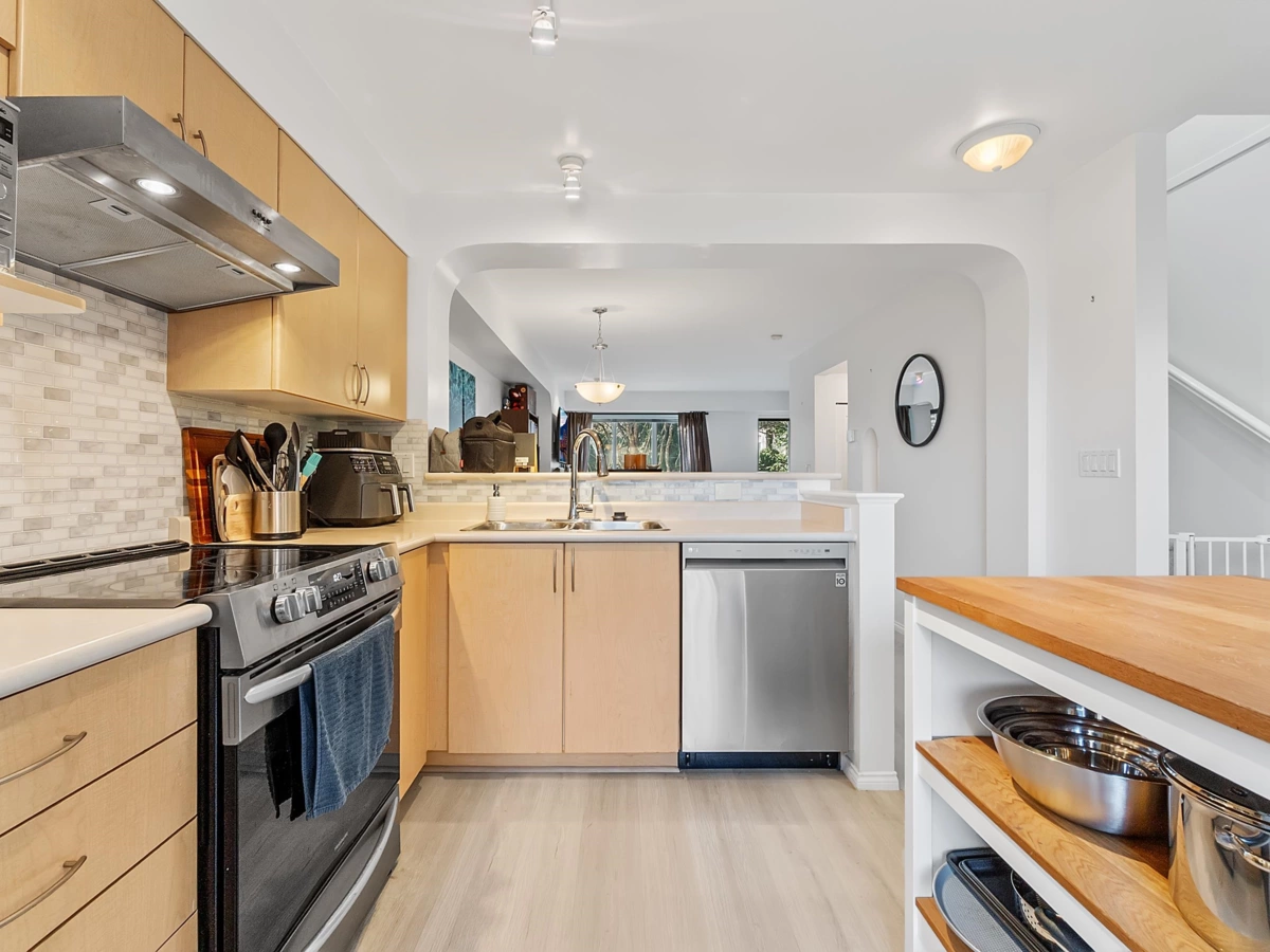 Breakfast Nook Photo of 12 8775 161 Street, Surrey, BC