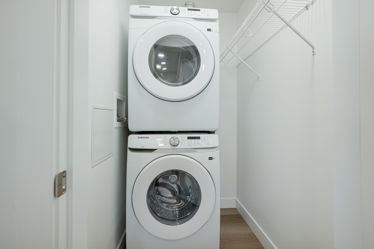 Entry Foyer Photo of 306 33820 South Fraser Way, Abbotsford, BC