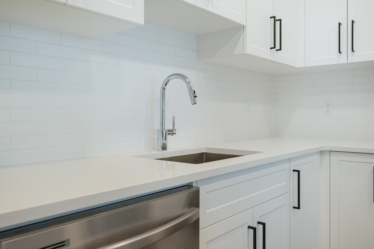 Primary Bathroom Photo of 306 33820 South Fraser Way, Abbotsford, BC