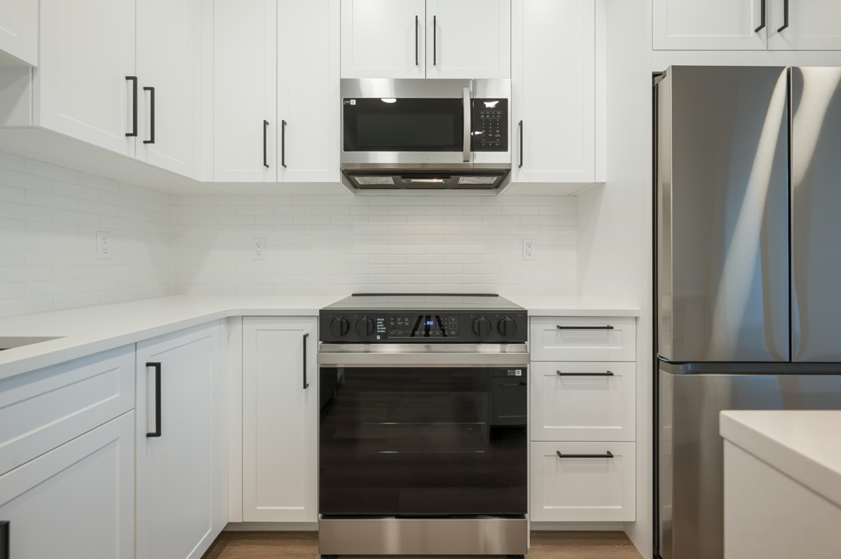 Walk-In Closet Photo of 306 33820 South Fraser Way, Abbotsford, BC