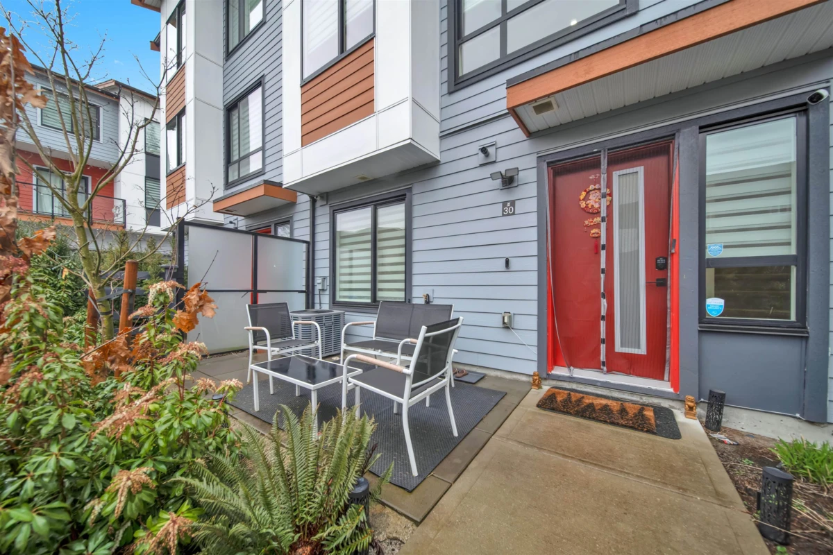 Living Room Photo of 30 6138 128 Street, Surrey, BC