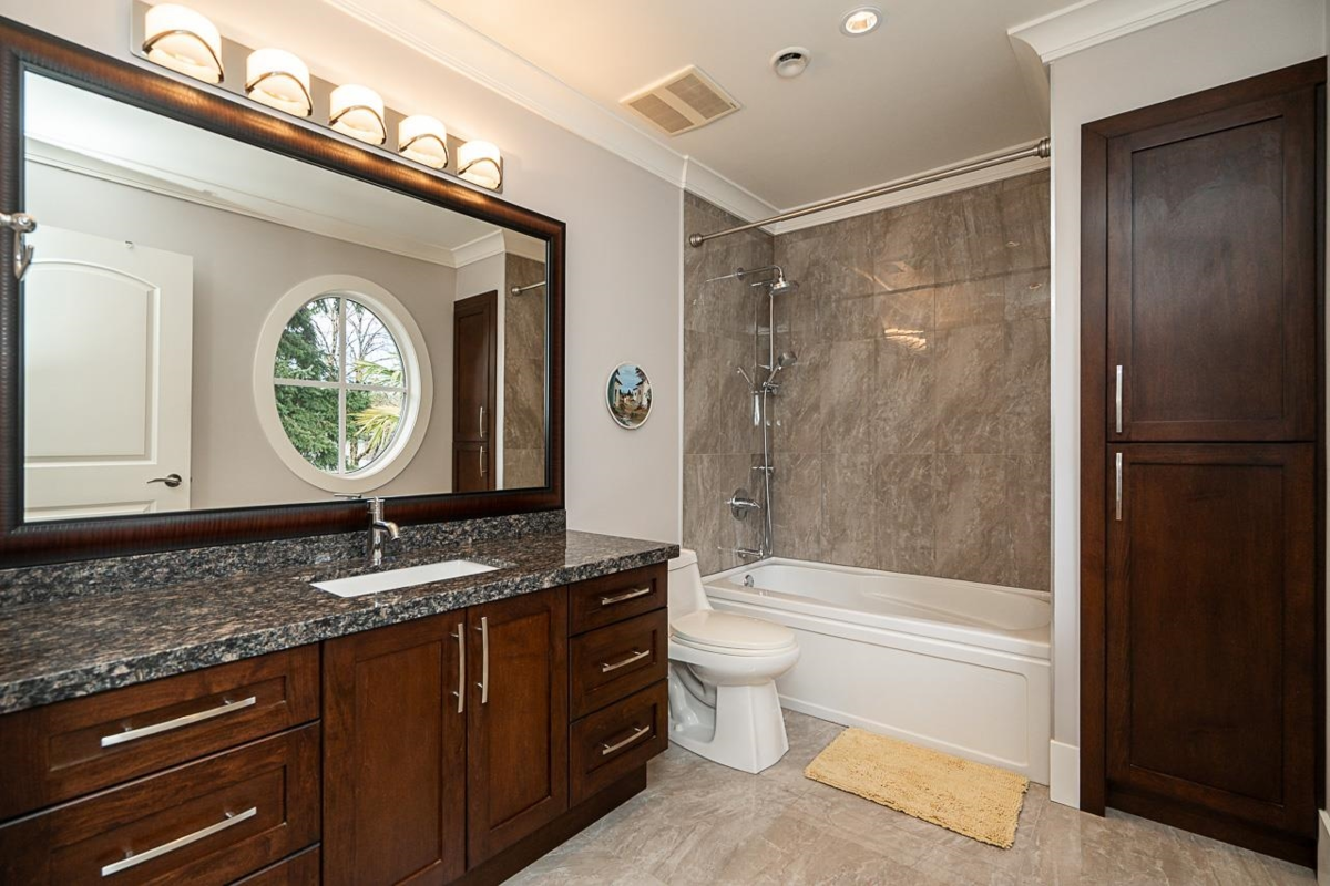 Entry Foyer Photo of 6907 Tyne Street, Vancouver, BC