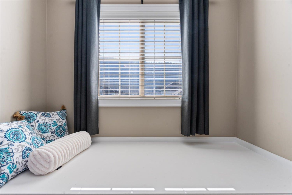 Bedroom 3 Photo of 60 44523 Mclaren Drive, Chilliwack, BC