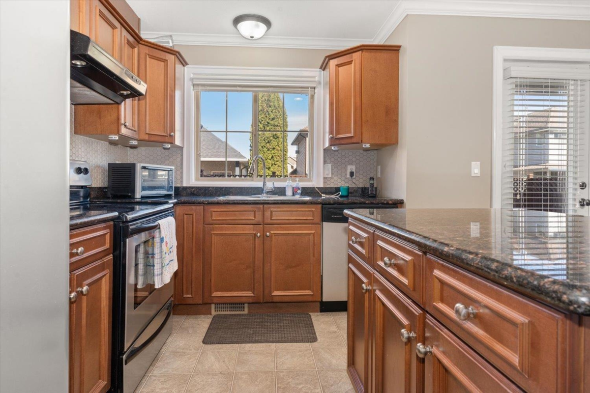 Breakfast Nook Photo of 60 44523 Mclaren Drive, Chilliwack, BC