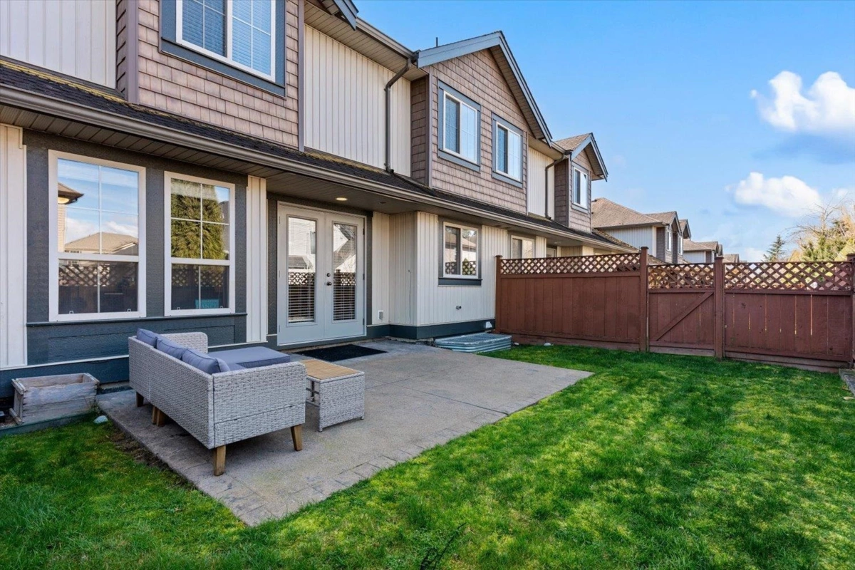 Front Yard Photo of 60 44523 Mclaren Drive, Chilliwack, BC