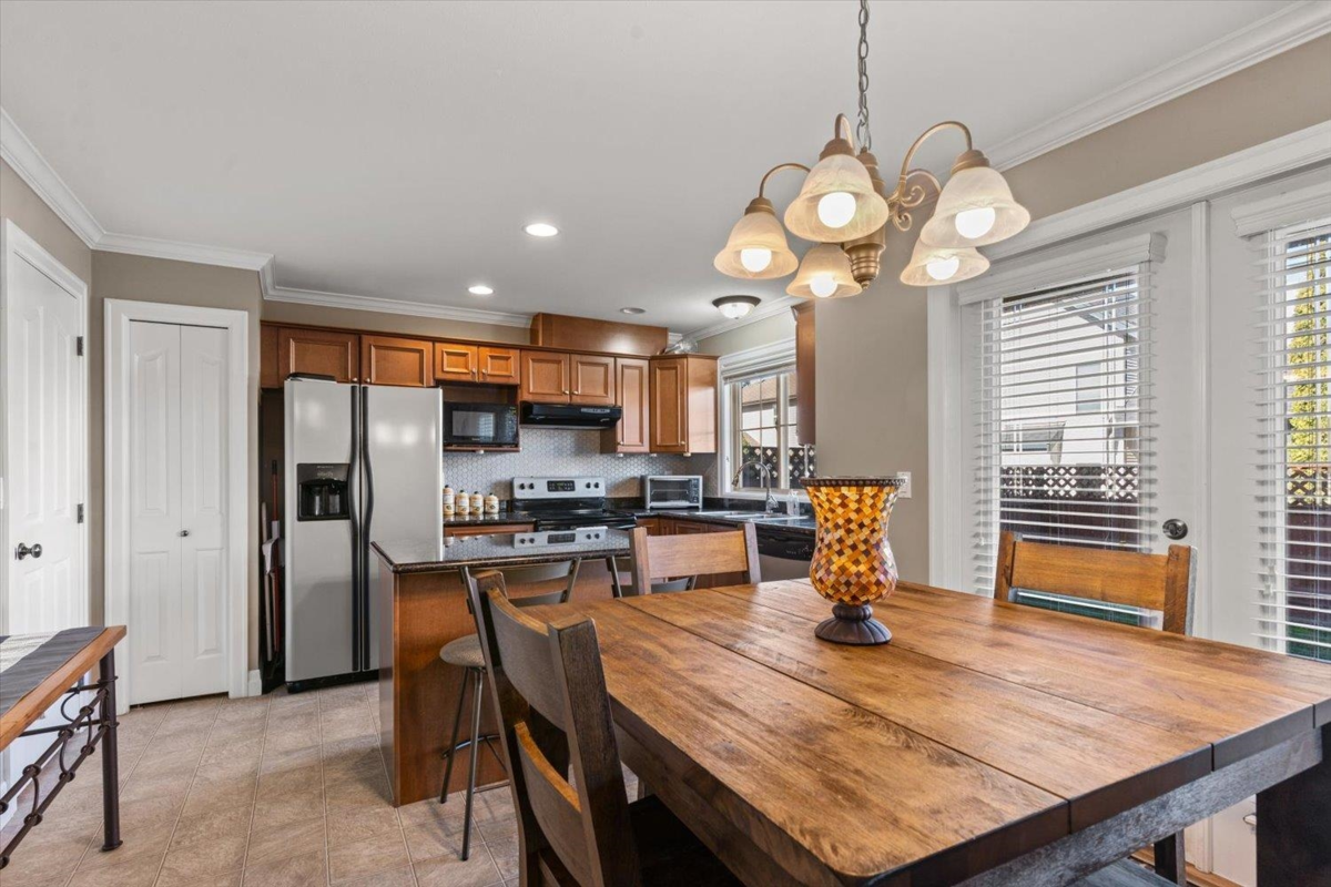 Kitchen Island Photo of 60 44523 Mclaren Drive, Chilliwack, BC