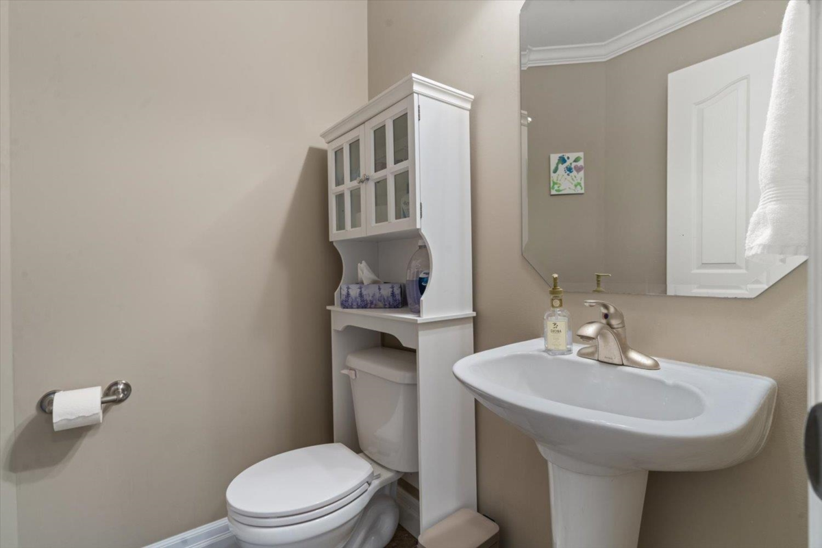 Walk-In Closet Photo of 60 44523 Mclaren Drive, Chilliwack, BC