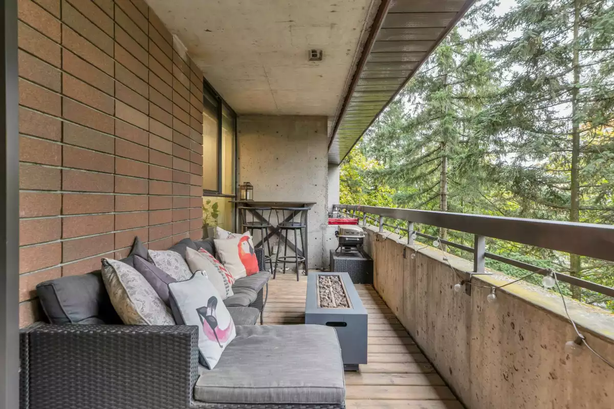 Hallway Photo of 501 3771 Bartlett Court, Burnaby, BC