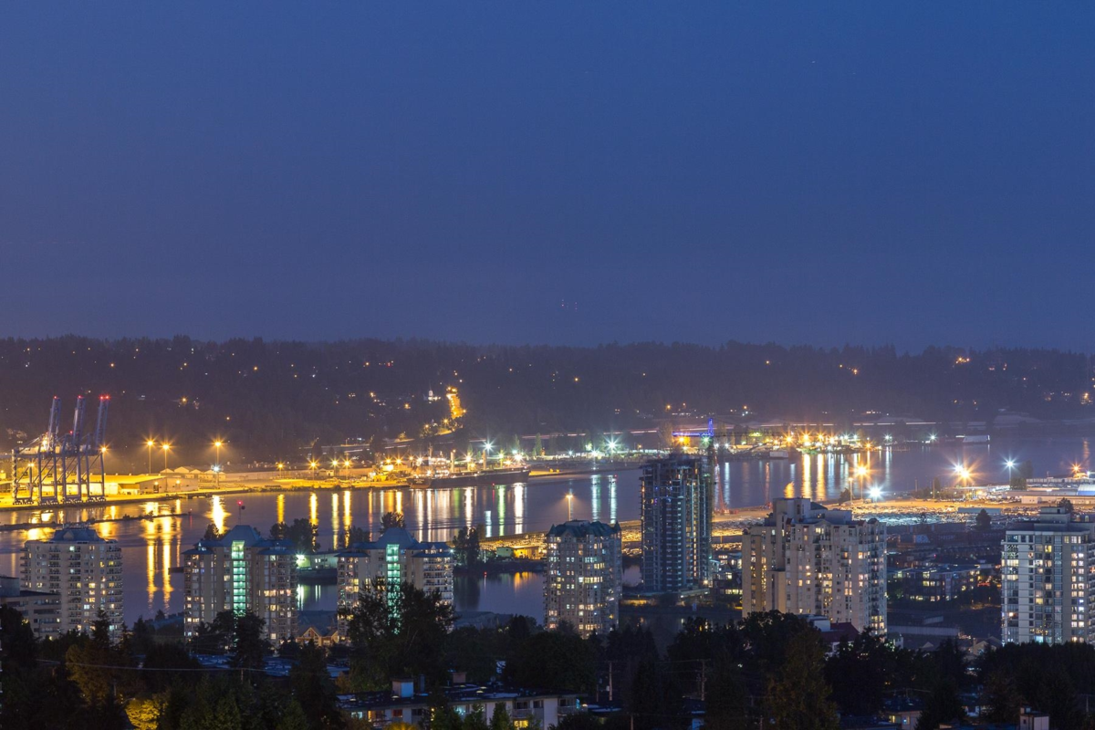 Dining Area Photo of 1605 739 Princess Street, New Westminster, BC