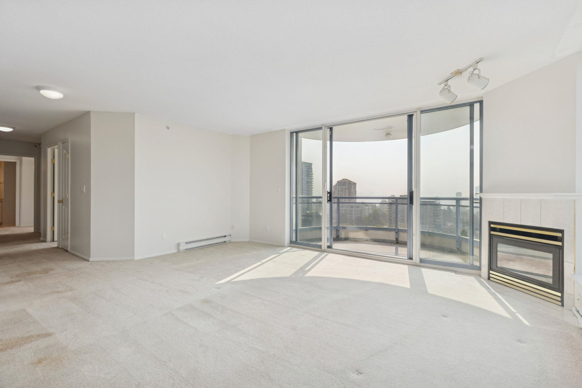 Entry Foyer Photo of 1605 739 Princess Street, New Westminster, BC