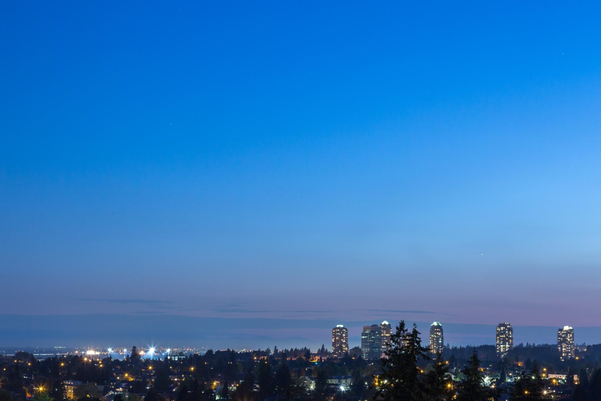 Kitchen Island Photo of 1605 739 Princess Street, New Westminster, BC