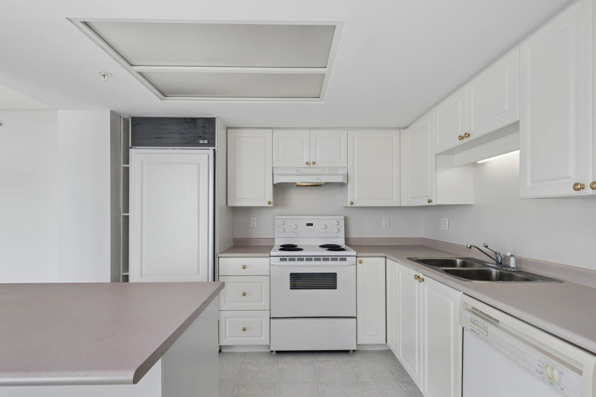 Powder Room Photo of 1605 739 Princess Street, New Westminster, BC