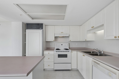 Powder Room Photo of 1605 739 Princess Street, New Westminster, BC
