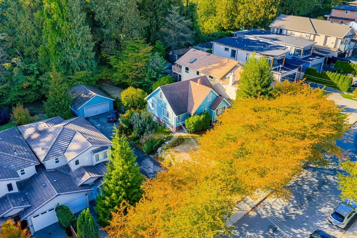 Walk-In Closet Photo of 8061 Mcgregor Avenue, Burnaby, BC