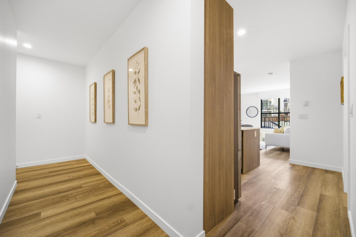 Hallway Photo of 103 20695 Eastleigh Crescent, Langley, BC