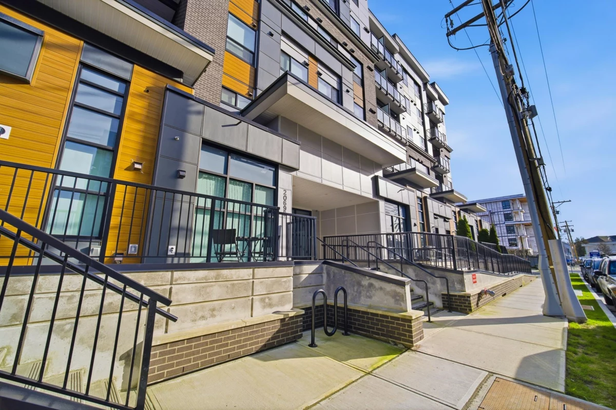 Outdoor Deck Photo of 103 20695 Eastleigh Crescent, Langley, BC