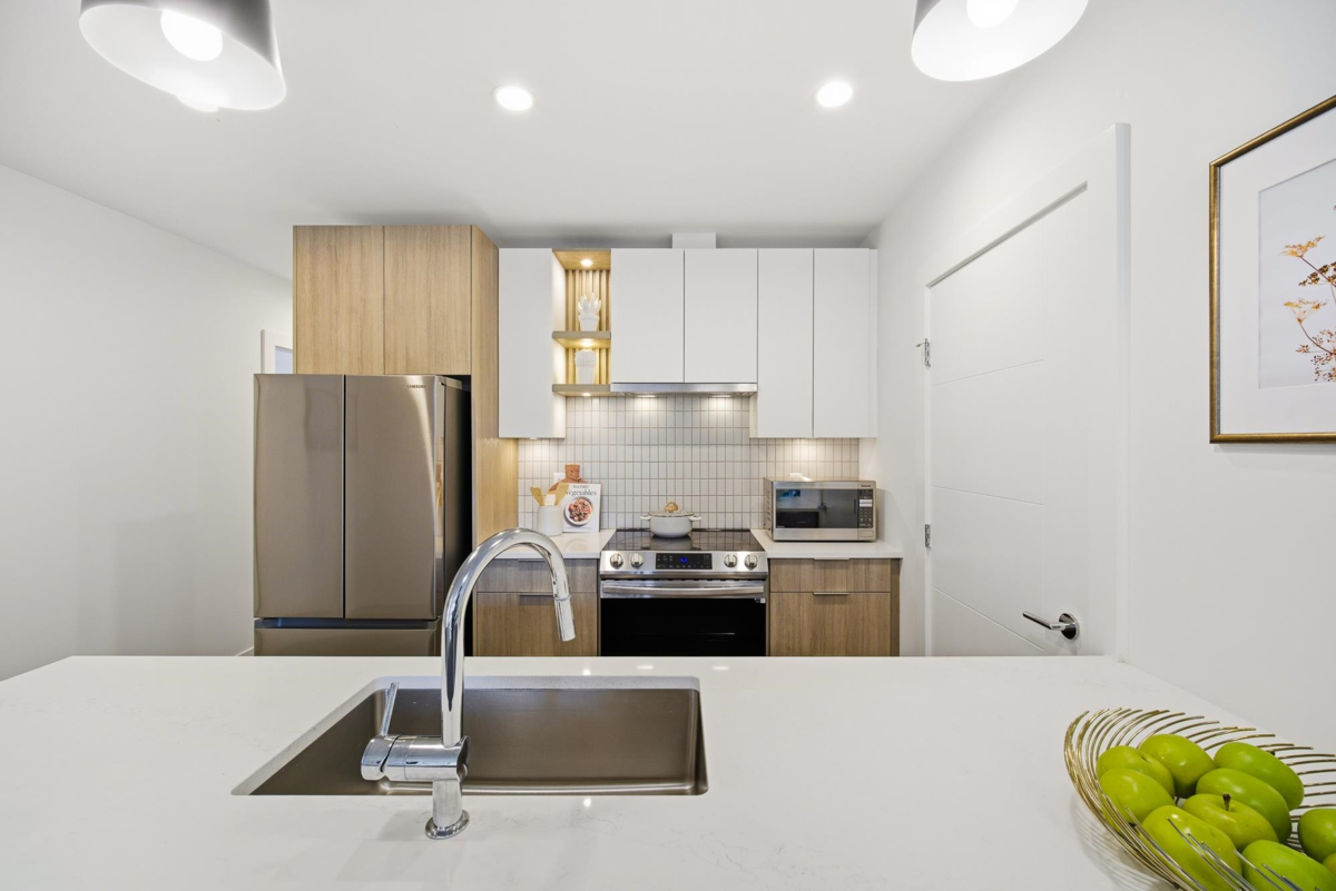 Walk-In Closet Photo of 103 20695 Eastleigh Crescent, Langley, BC