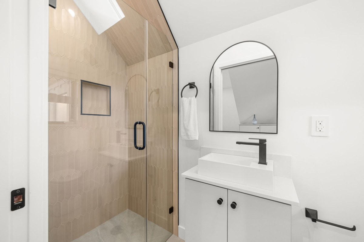 Mudroom Photo of 2 2247 Parker Street, Vancouver, BC