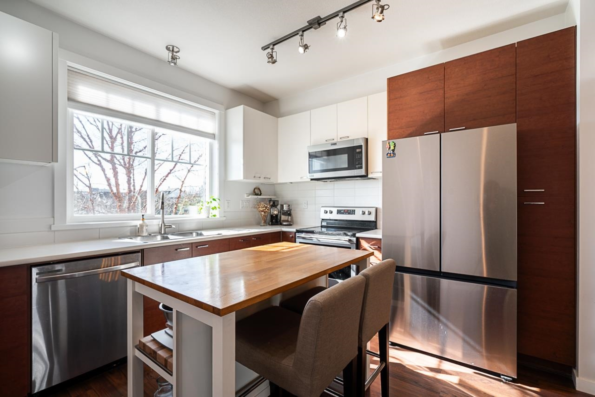 Breakfast Nook Photo of 6 7348 192a Street, Surrey, BC