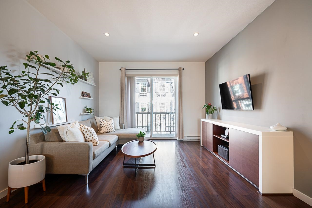 Kitchen Island Photo of 6 7348 192a Street, Surrey, BC