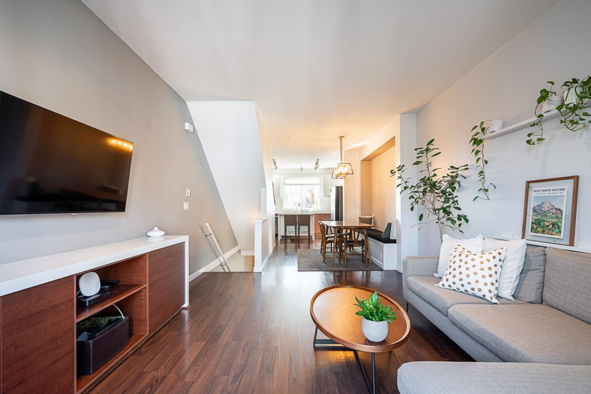 Kitchen Photo of 6 7348 192a Street, Surrey, BC