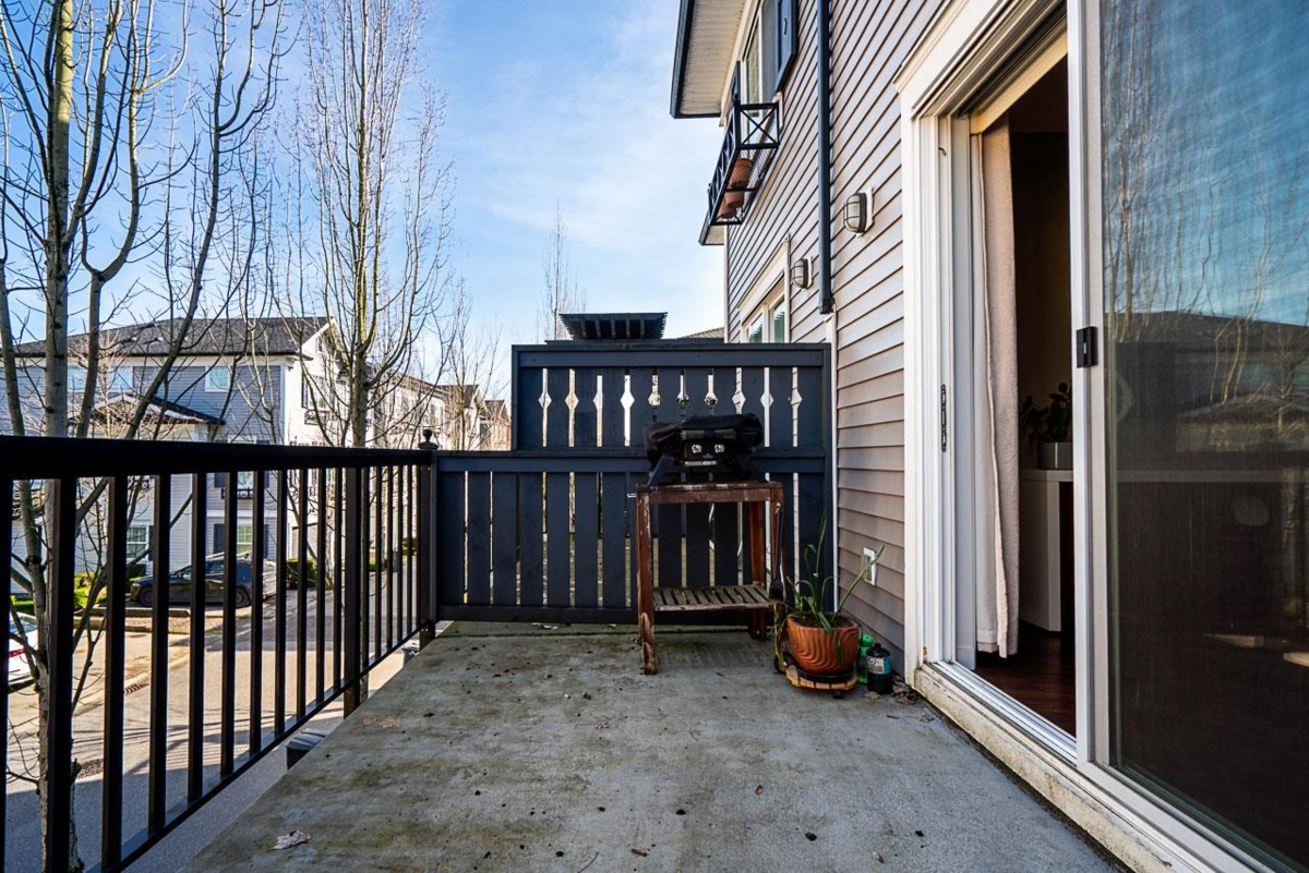 Powder Room Photo of 6 7348 192a Street, Surrey, BC