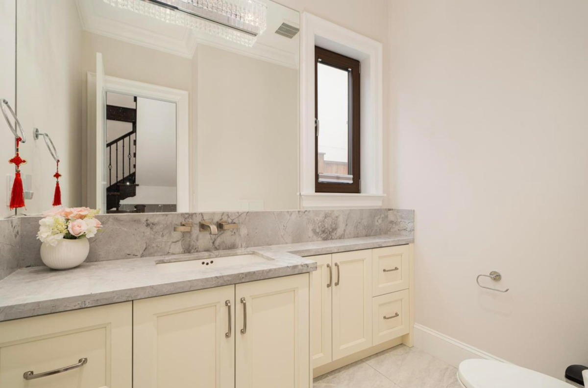 Basement Recreation Room Photo of 1410 Mathers Avenue, West Vancouver, BC