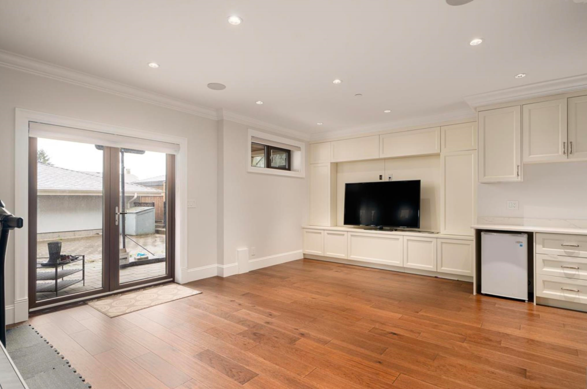 Entry Foyer Photo of 1410 Mathers Avenue, West Vancouver, BC
