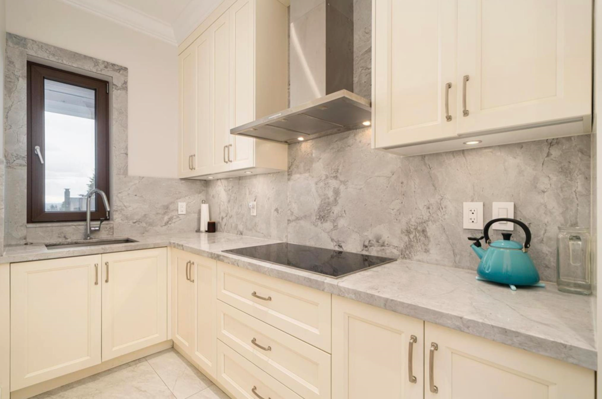 Kitchen Photo of 1410 Mathers Avenue, West Vancouver, BC