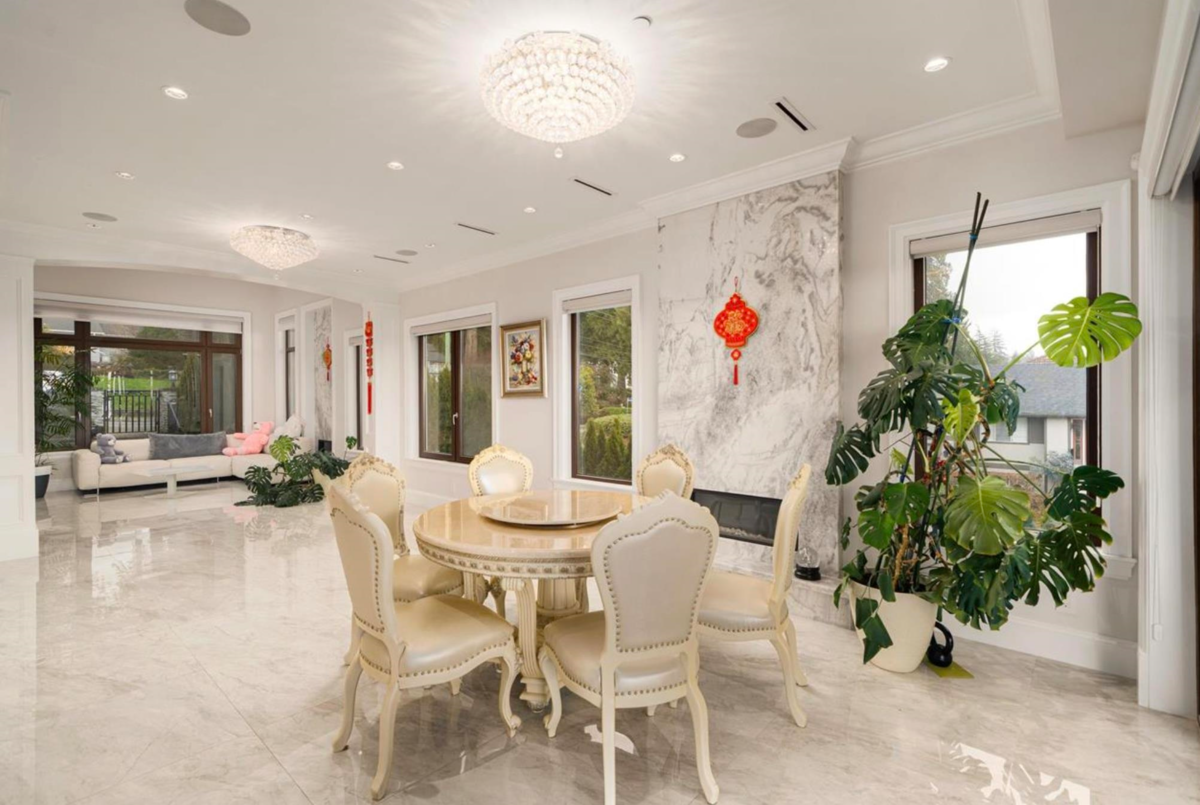 Living Room Photo of 1410 Mathers Avenue, West Vancouver, BC