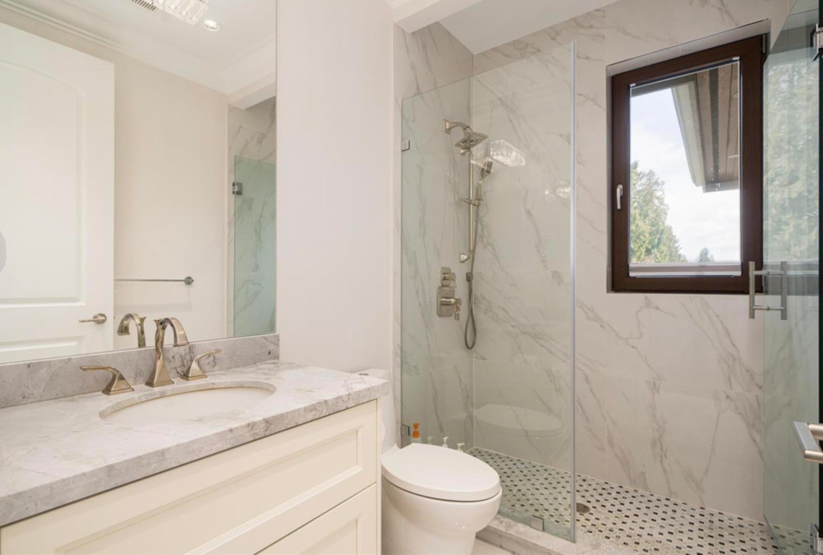 Mudroom Photo of 1410 Mathers Avenue, West Vancouver, BC