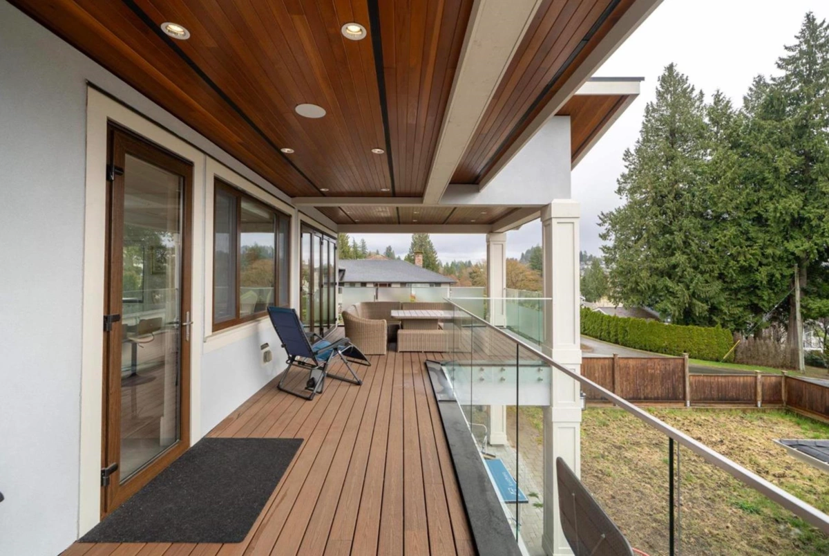 Walk-In Closet Photo of 1410 Mathers Avenue, West Vancouver, BC