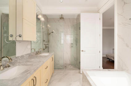 Guest Bathroom Photo of 1410 Mathers Avenue, West Vancouver, BC