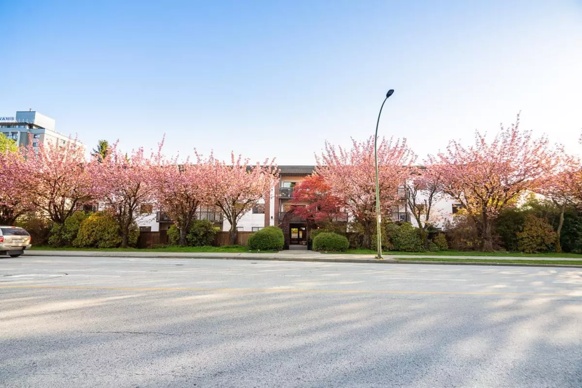 Family Room Photo of 208 211 W 3rd Street, North Vancouver, BC