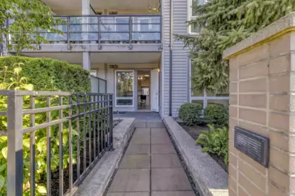 Hallway Photo of 101 15628 104 Avenue, Surrey, BC