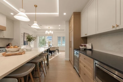 Kitchen Island Photo of 2542 Grant Street, Vancouver, BC