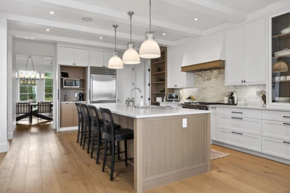 Kitchen Island Photo of 20055 2 Avenue, Langley, BC