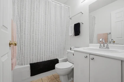 Primary Bathroom Photo of 19 19034 Mcmyn Road, Pitt Meadows, BC