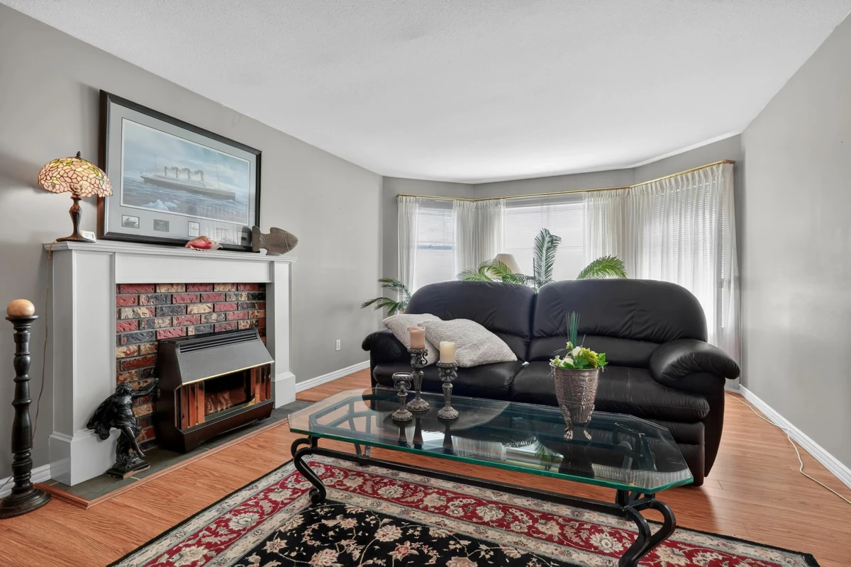 Dining Area Photo of 18167 16 Avenue, Surrey, BC
