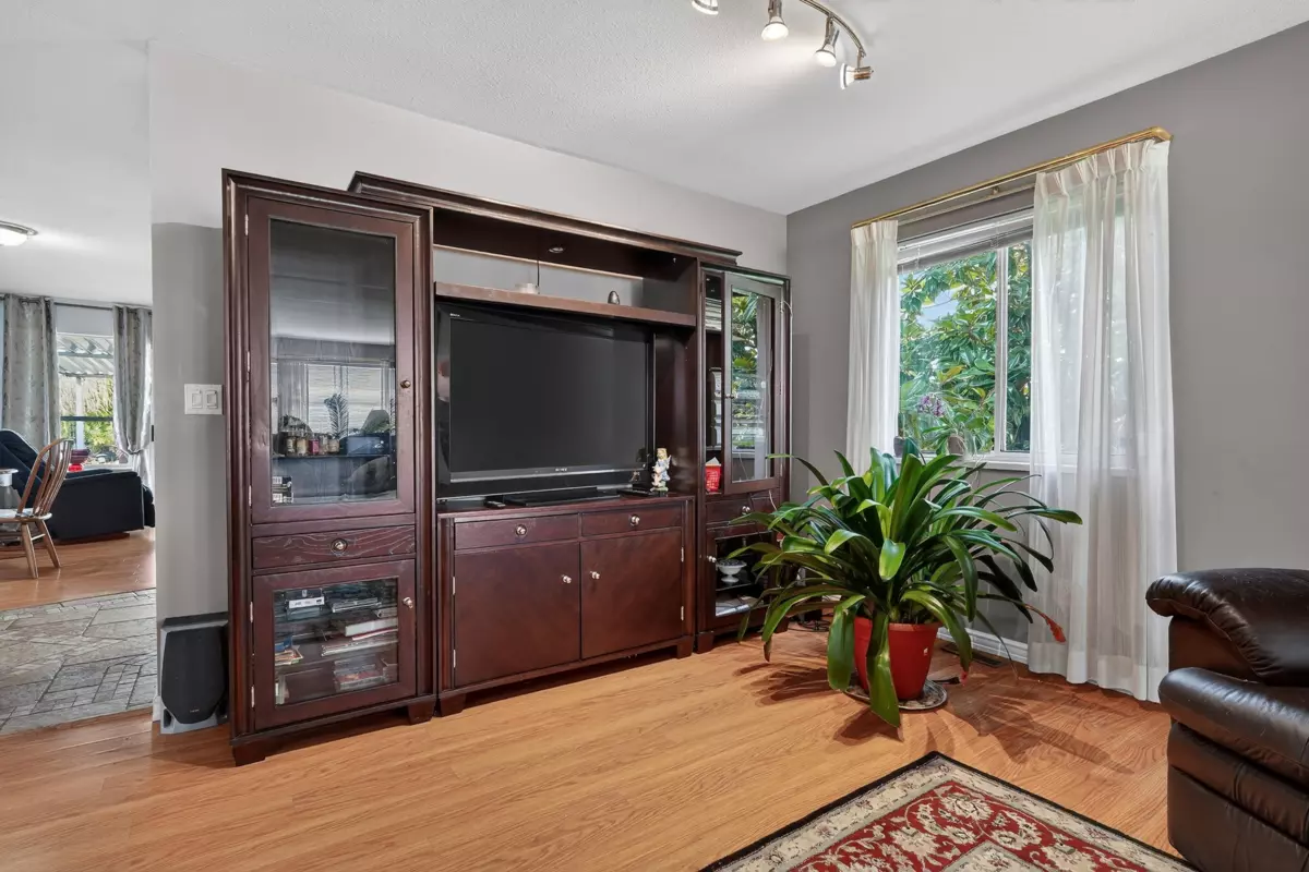 Living Room Photo of 18167 16 Avenue, Surrey, BC