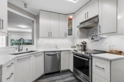 Entry Foyer Photo of 310 7435 121a Street, Surrey, BC