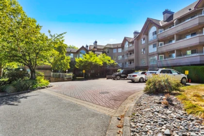 Kitchen Photo of 310 7435 121a Street, Surrey, BC
