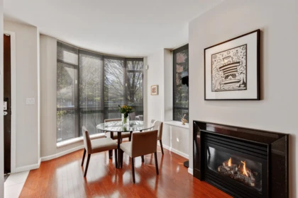 168 W 1st Street, North Vancouver, BC, North Vancouver — Townhouse for sale