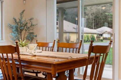 Breakfast Nook Photo of 166 46000 Thomas Road, Chilliwack, BC