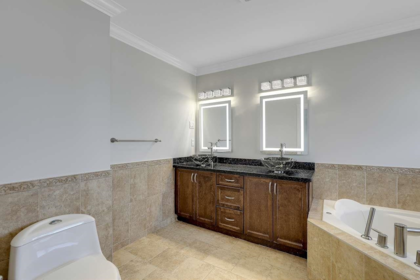 Hallway Photo of 13998 115 Avenue, Surrey, BC