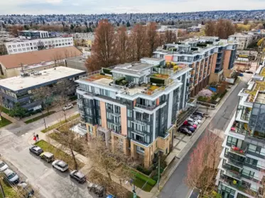 Backyard Photo of 301 2565 Maple Street, Vancouver, BC