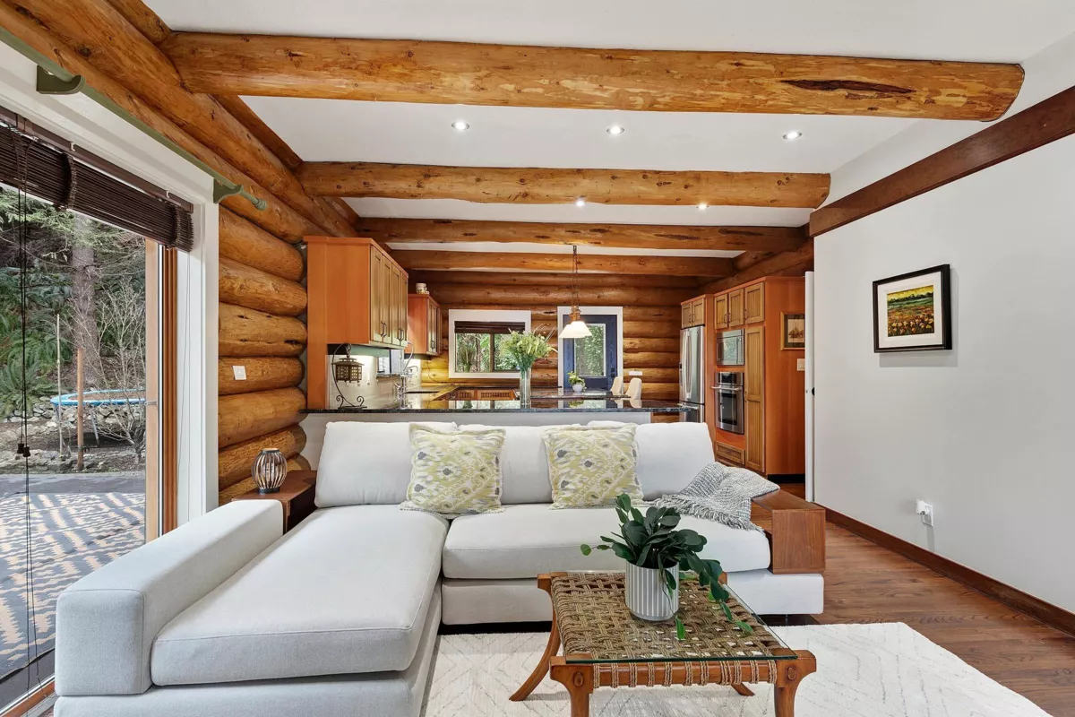 Dining Area Photo of 325 Bayview Road, Lions Bay, BC